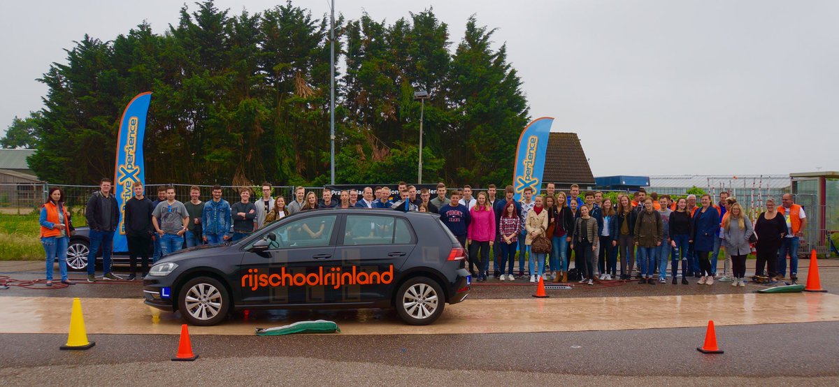 DriveXperience's tweet photo. @DriveXperience in #TerAar namens @gemeenteaadr @gemnieuwkoop @KaagenBraassem @HollandRijnland is van start! Wethouder G-J @schotanus01 heeft de dag officieel geopend en heeft als eerste een noodstop gemaakt op de rem-/slipbaan met een auto van @RijschRijnland https://t.co/dfUMQnERcW