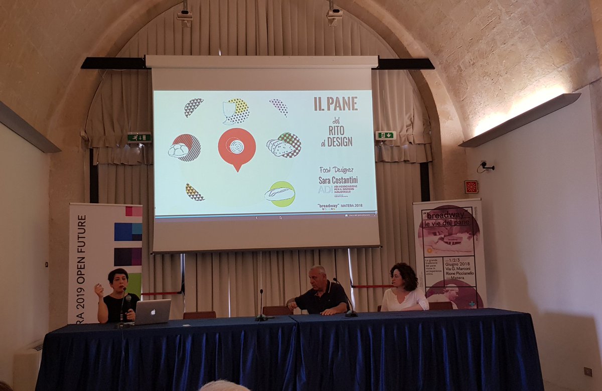 Matera2019's tweet photo. Sara Costantini con la sua esperienza come food designer ci racconta come il rapporto tra pane e design intercetta un nuovo turismo esperienziale per il cittadino temporaneo che vuole entrare in contatto con le tradizioni e la storia di una città. #BreadwayMatera #Matera2019 https://t.co/F66FmiWYHg