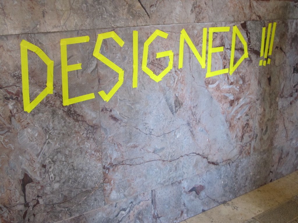 BettinaPSchmidt's tweet photo. Viel gelernt beim #DesignWalk #Wiesbaden. Z.B. dass es in der Stadt 300 Kreativagenturen gibt, mein Biobäcker vor 40 Jahren aus einer Kommune heraus gegründet wurde und das @marcuswenig jetzt mit Wein handelt und auf die Gestaltung des Etiketts Wert legt. @Stadt_Wiesbaden https://t.co/5dpwFIZRQN