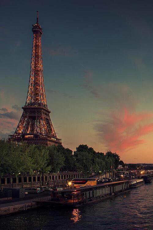 travbells's tweet photo. Paris at Night, France https://t.co/h4Fb1rQW9m