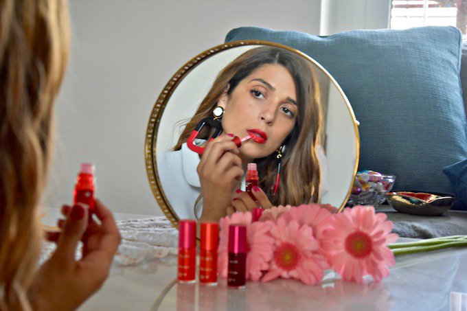 Scopri i nuovi rossetti ultra resistenti Water Lip Stain di Clarins.

---> bit.ly/waterLipStain <---