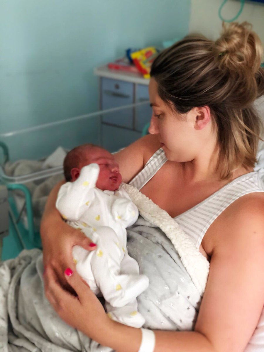 JasonPrior1's tweet image. Welcome to the world baby Gus! Born 01/06/2018 at 6.02am weighing 10 pound 15 ounces. Couldn’t be prouder of Anna, she is truly amazing and will be the best Mummy. My family ❤️