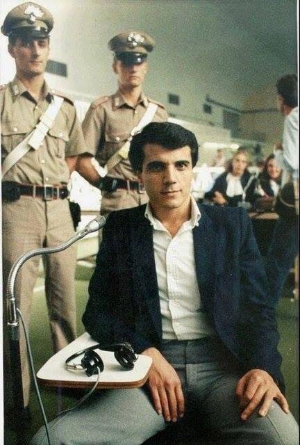 "Yakarım bu dünyayı tek Türk'ü ezdirmem Allah şahidim olsun sizi bu sokaklarda rahat gezdirmem."

- Abdullah Çatlı

Ad günün kutlu olsun Reis.