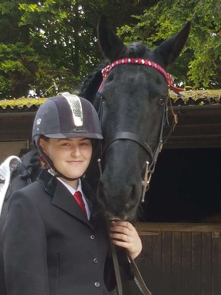 AEequestrian's tweet image. We're delighted that Livinia and BM scored 62% in their first competition together! 🎉🦄👏 @Dressage_comp #HorseChatHour #TheDressageHour
