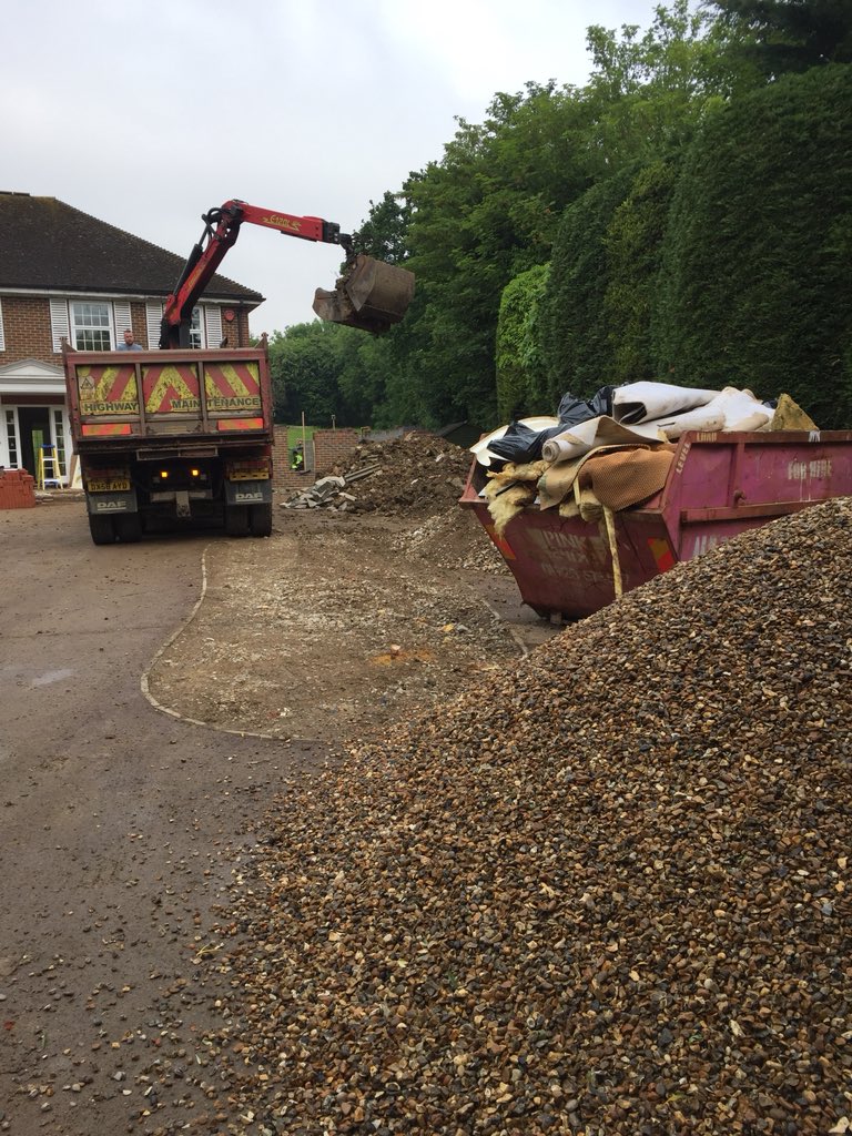 carbonrewind's tweet photo. Waste is Sexy when the grab lorry delivers shingle on the same truck run and our skip supplier separates our waste at their material recycling facility #tarlingtipping #pbdonoghue @PBDonoghue #sustainableconstruction #wastemanagement https://t.co/TwxJh6w6nV