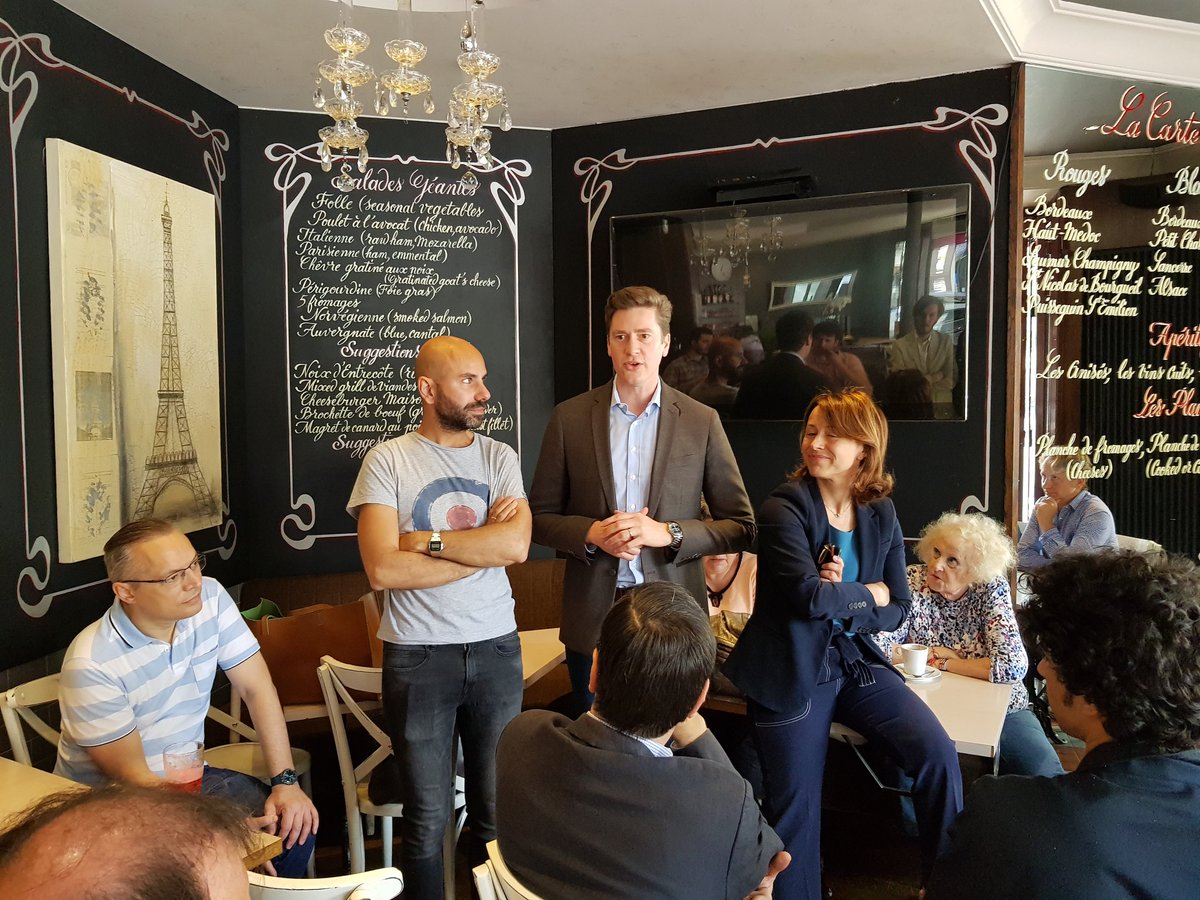 jeunesreps75's tweet photo. Du monde ce matin pour un café avec les adhérents et sympathisants LR du 9e. Un grand merci @dburkli pour ses réponses ! Et merci @JBGardes pour l'invitation 👍👏 @VerlaineTorres https://t.co/d7ettR6pdQ