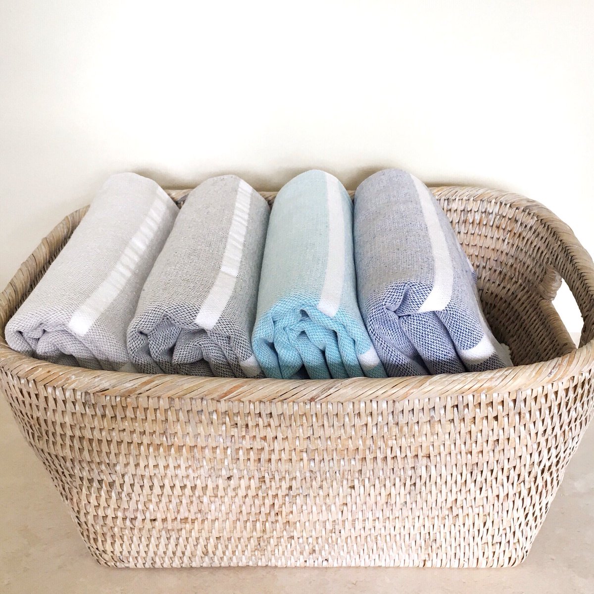 💙 Cool colours for cool girls (and guys - our Saunton towels are very popular with the boys too 🌴) Grab one or two for the summer, for your home and holidays 💙

sandandsalt.co.uk/collections/ne…

#hammamtowel #turkishtowel #holidayaccessories #sandandsaltgirl