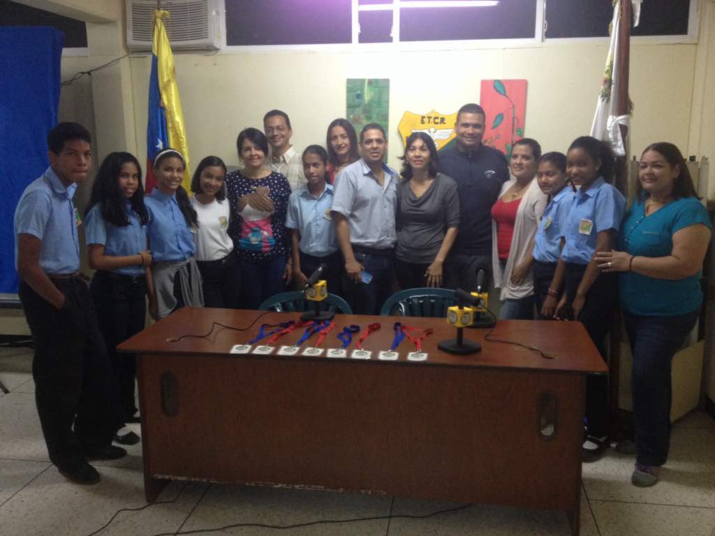 JRamos_ZESucre's tweet photo. #TropaZeesucre
Inauguración del primer canal educativo ETRC Modesto Silva del Estado sucre nuestro director de zona educativa Jesús Ramos en su labor incansable acompañando a los niños de la patria a construir sus sueños y su futuro en una educación bolivariana y  socialista https://t.co/sNA5dn8Cnf
