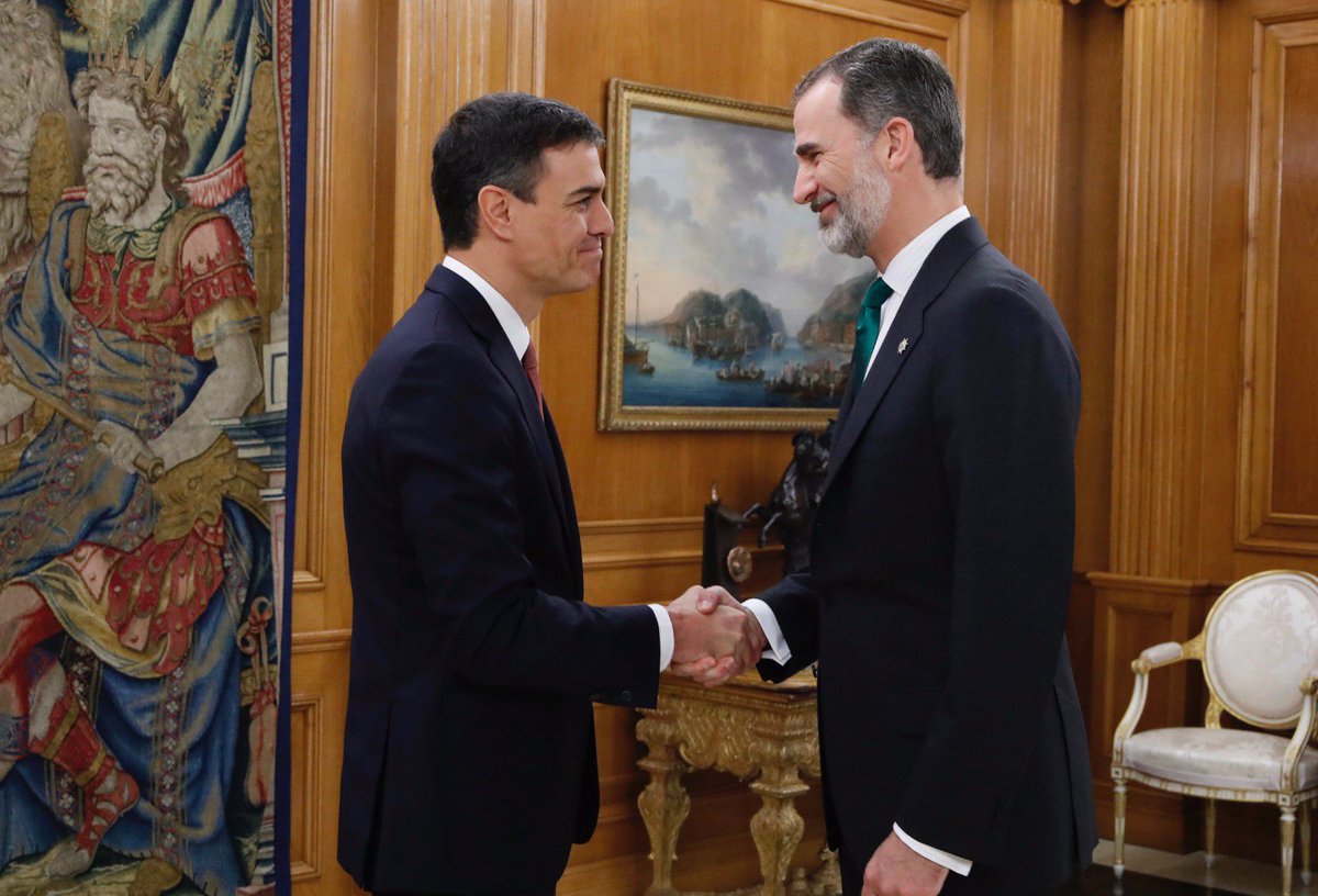 El presidente <a href="/sanchezcastejon/">Pedro Sánchez</a> ya ha prometido su cargo. Empieza una nueva etapa en nuestro país. Recuperemos el prestigio de las instituciones, luchemos contra la desigualdad. Todo empieza ahora.