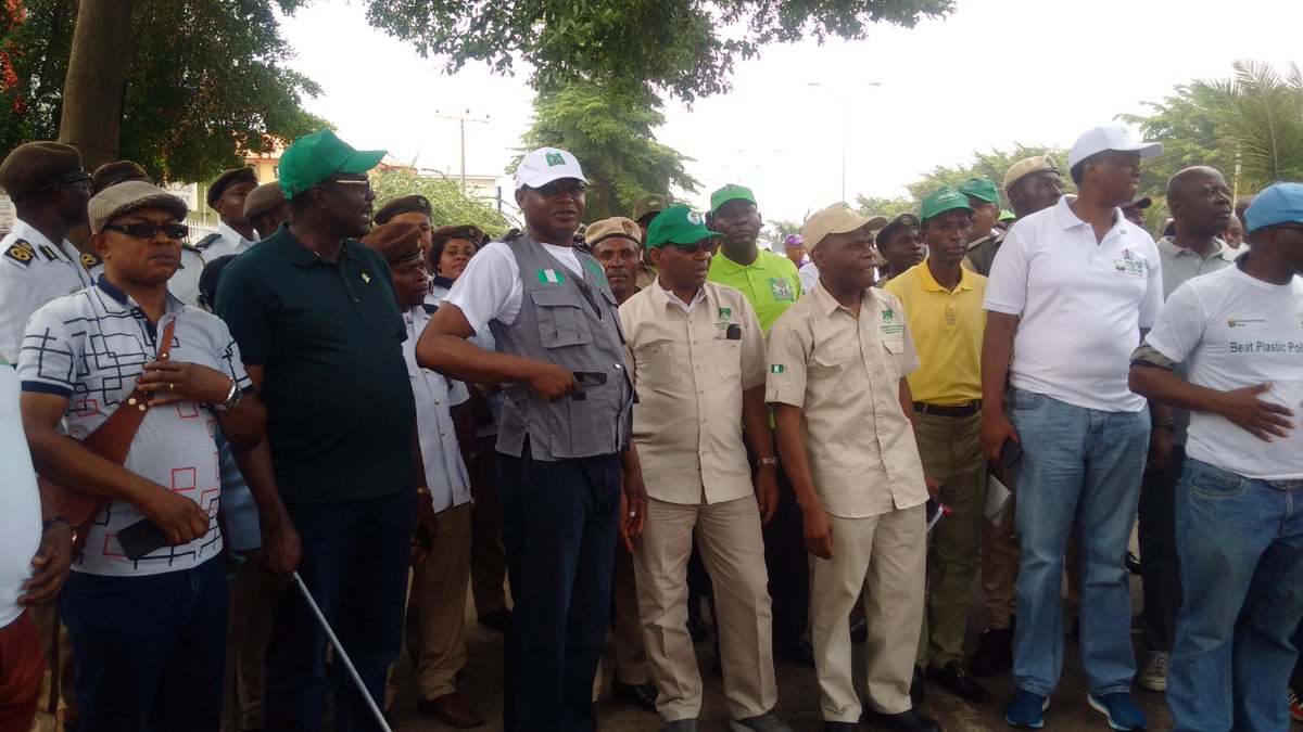 NESREANigeria's tweet photo. #BeatPlasticPollution Campaign #TheWalk led by the MOS @FMEnvng @iujibril & @dgNESREA
#WEB2018
@UNEnvironment https://t.co/iBDLDiHUUV