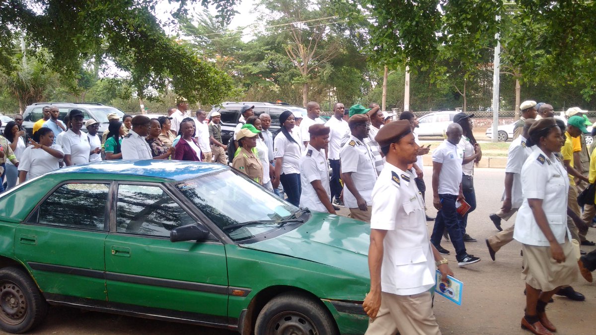 NESREANigeria's tweet photo. #BeatPlasticPollution Campaign #TheWalk led by the MOS @FMEnvng @iujibril & @dgNESREA
#WEB2018
@UNEnvironment https://t.co/iBDLDiHUUV