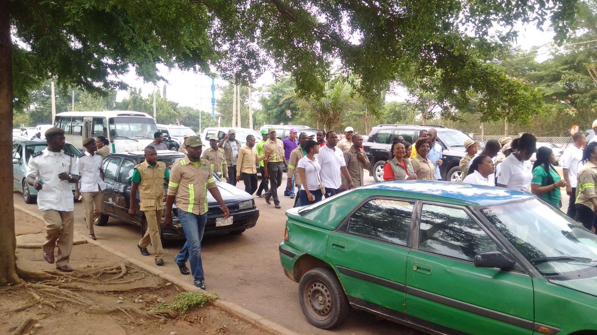 NESREANigeria's tweet photo. #BeatPlasticPollution Campaign #TheWalk led by the MOS @FMEnvng @iujibril & @dgNESREA
#WEB2018
@UNEnvironment https://t.co/iBDLDiHUUV