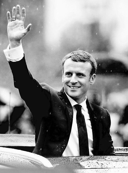 Emmanuel4France's tweet photo. 400 000 marcheurs ! Merci à toutes et à tous pour votre engagement ! Déjà un an et une transformation positive de notre pays est #EnMarche. De grands projets sont en cours ! Merci #400k @enmarchefr @JeunesMacron @EmmanuelMacron @CCastaner https://t.co/yRx1S8OszJ