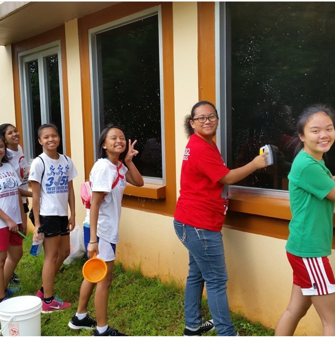 genedydasco's tweet photo. Back when I convinced the @18ULLDOGS that cleaning windows was a lot of fun. Part 1. https://t.co/fxGXqhhdfi
