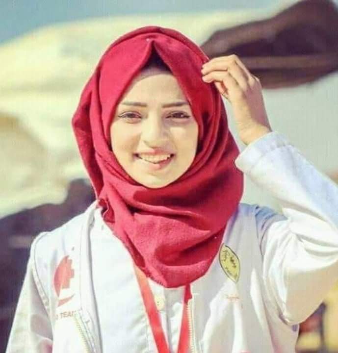 saidshouib's tweet photo. Razan's clothes covered with her blood. 💔
The Israeli snipers shot her right in the chest totally ignoring the red cross logo on her MEDICAL VEST.
Razan, 21 was a volunteer nurse working at the return encampments since the beginning of the #GreatReturnMarch 🇵🇸
#israelicrimes https://t.co/XS01jviz0z