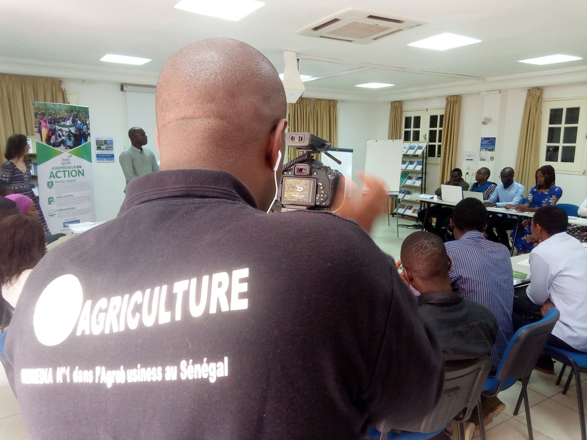 yeesalagrihub's tweet photo. Merci à notre partenaire @senagriculture TV acteur majeur de l'information agricole pour sa présence à notre atelier. https://t.co/rBdacMnxPL #AgriAct2018  #Kebetu #SunuMbay https://t.co/gBe5w0Zhvg