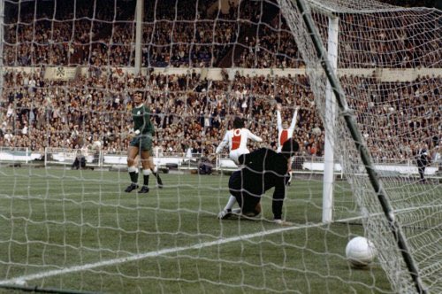 OldFootball11's tweet photo. #OnThisDay in 1971, #Ajax won the European Cups by beating #Panathinaikos 2-0 at #Wembley.
#DickVanDijk (10) and #PietKeizer celebrating the first goal. https://t.co/nOkFXQ1dj7