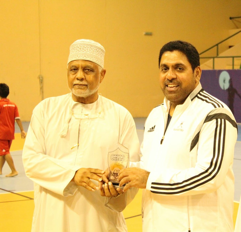 تشرفت بمشاركة أخوة أعزاء من عاصرتهم في بداية عملي في قطاع الرياضة،و ملاصقة بدءو تطور لعبة كرةاليد، اشكر الاخ مطر والاخوة ال عزان على دعوتهم برعايتي ملتقى الأجيال و المؤسسين والرعيل الاول للعبة،ارجو استمرار هذة التجمعات واللقاءات .# شكراً فريق الأجيال