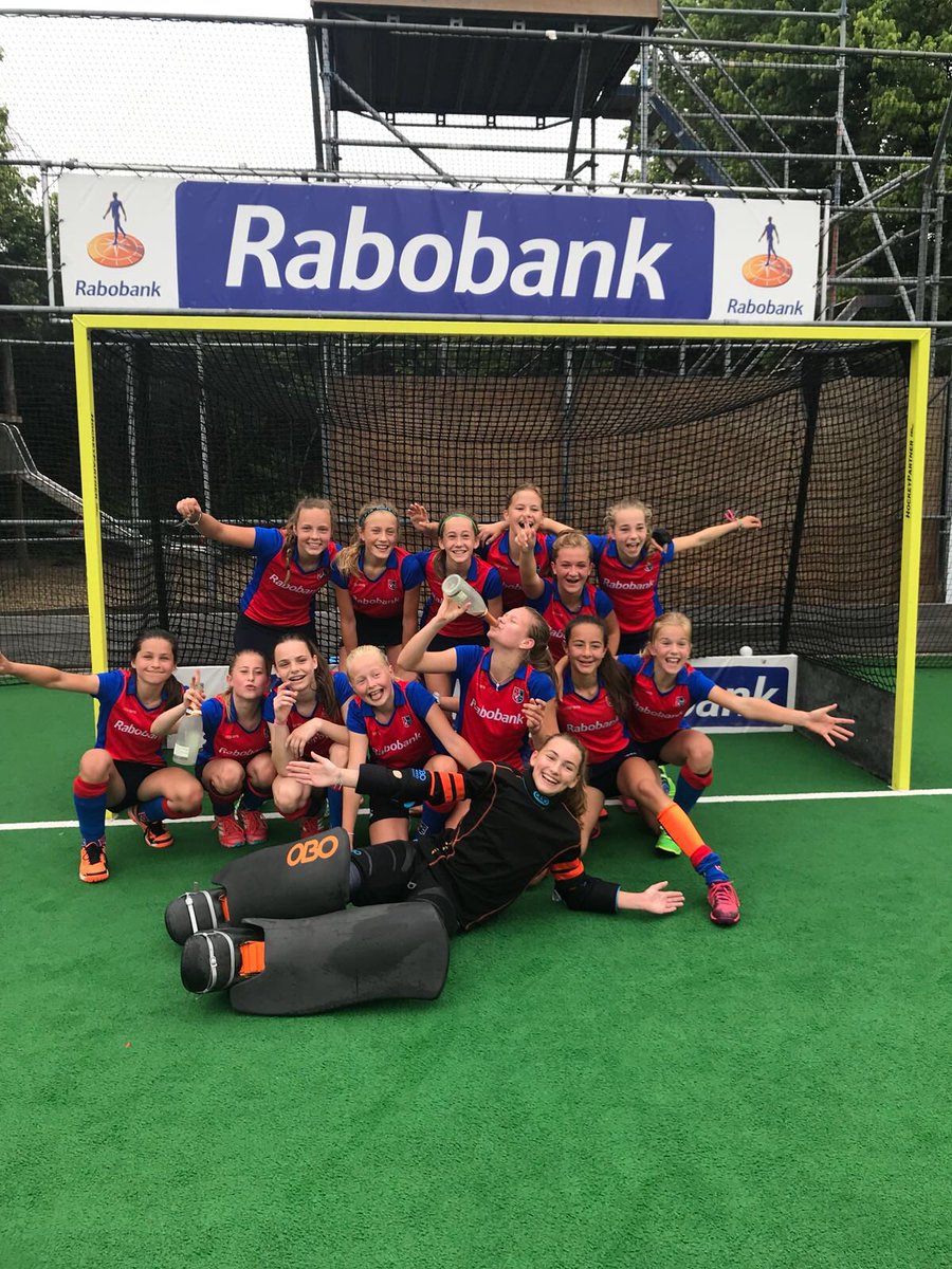Door een 8-0 overwinning wist MC1 het kampioenschap veilig te stellen. Van harte meiden en staf! #SCHCdatzijnwij
