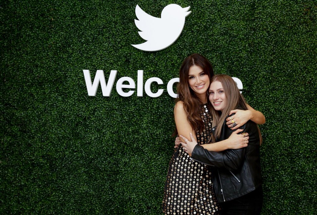 lananigrone's tweet photo. I am so grateful for you delta! I’m still so shocked I got this amazing opportunity to meet you, I’ve never been happier I’m so glad I got to share this experience with my mum and so many amazing people❣️ thank you for everything! I love you so much delta xx❤️ @DeltaGoodrem https://t.co/fSfBqU9ktc