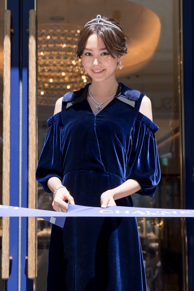 Fashionsnap Com در توییتر ショーメ銀座本店のテープカットに桐谷美玲が登場 着用したジュエリーの総額は1億5 000万円以上 T Co Byuc9xnake ショーメ 桐谷美玲