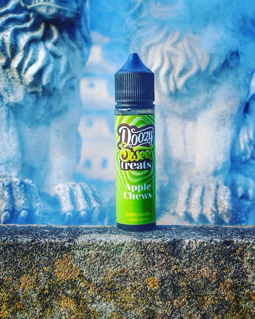 thevapemanphoto's tweet photo. Today’s doozy shot is one juice I just can’t get enough of from the @doozyvapeco #doozysweettreats range it’s the #applechews an amazing juice find it at https://t.co/PUSdiPfjus #vapeuk #vapenation #vapeporn #vapelife #vapephotography #vaper #vape💨 #vapejuice https://t.co/zdzJzuA9Bu