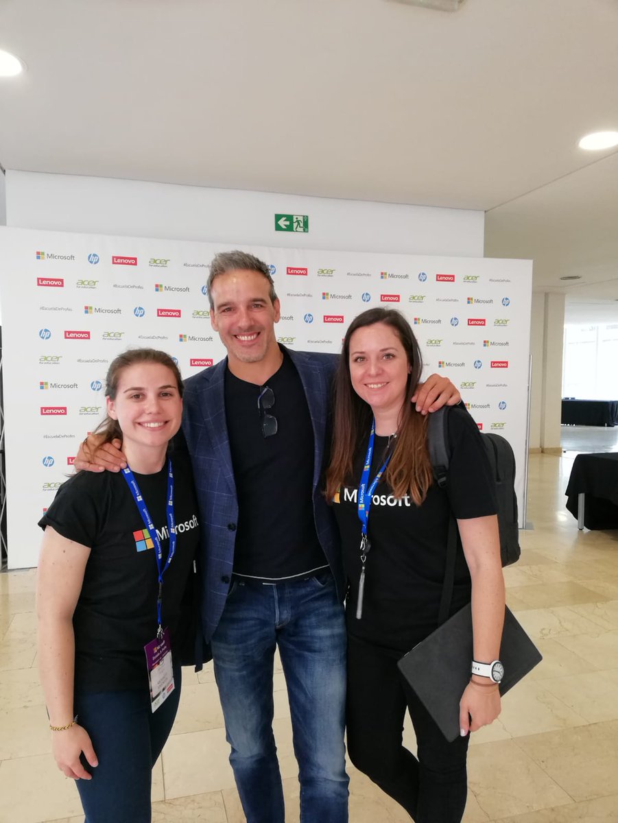 G_Chuvieco's tweet photo. Siempre es un placer hablar con una persona apasionada por su profesión @davidcpvm "hazlo o no lo hagas, pero no lo intentes" @MsEduEsp #EscuelaDeProfes https://t.co/WH4zYPbjs8