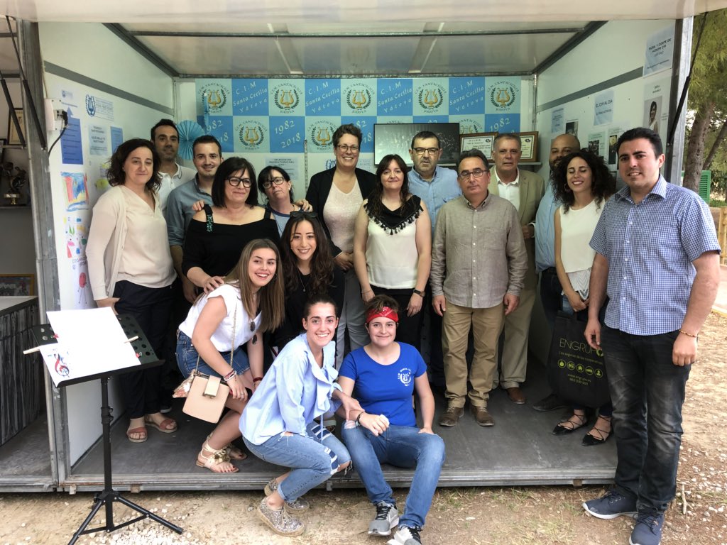 tucomarca's tweet photo. Durante todo el fin de semana puedes visitar la Feria de Turismo, Artesanía y Gastronomía de #Yátova en el parque de San Vicente que ha inaugurado la Secretaria Autonómica de Hacienda, Mako Mira, el alcalde, Miguel Tórtola y el edil de Turismo, Emilio García https://t.co/BKZObGjjbV