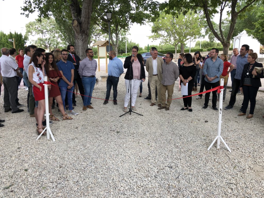 tucomarca's tweet photo. Durante todo el fin de semana puedes visitar la Feria de Turismo, Artesanía y Gastronomía de #Yátova en el parque de San Vicente que ha inaugurado la Secretaria Autonómica de Hacienda, Mako Mira, el alcalde, Miguel Tórtola y el edil de Turismo, Emilio García https://t.co/BKZObGjjbV