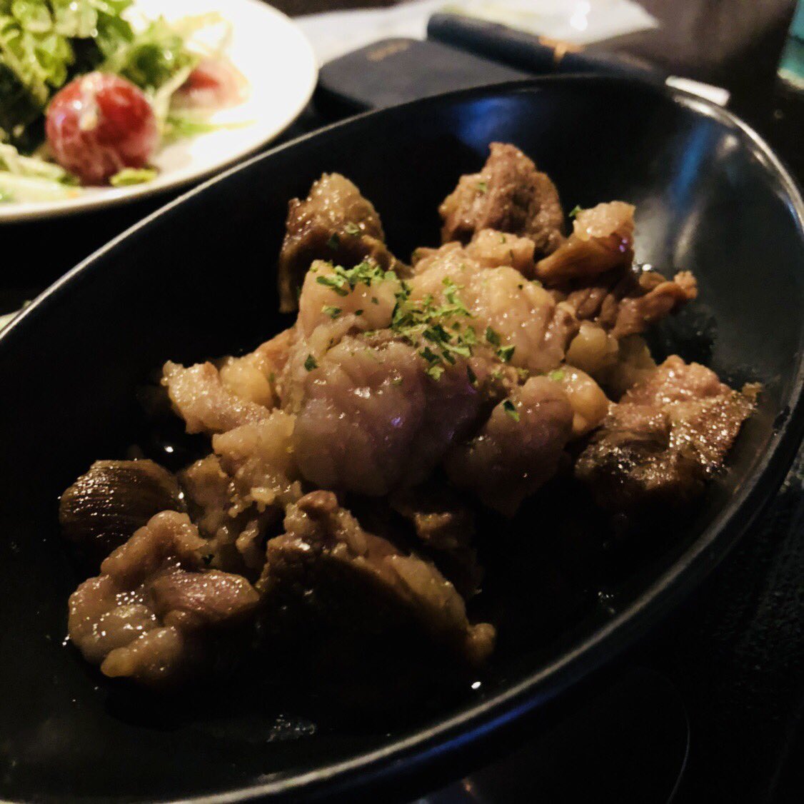 【久々にダーツ🎯】

近所を探索しながらお洒落なバーへ🍸
歩いていける距離に何でもあります✨
このバーで久々にダーツを🎯
上手くはいきませんでしたが楽しかったです🤗
みんなですると面白いですね🤣

部屋もいい感じになって来ました✨
今からまた色々とアイテムを買いに行きます🚙