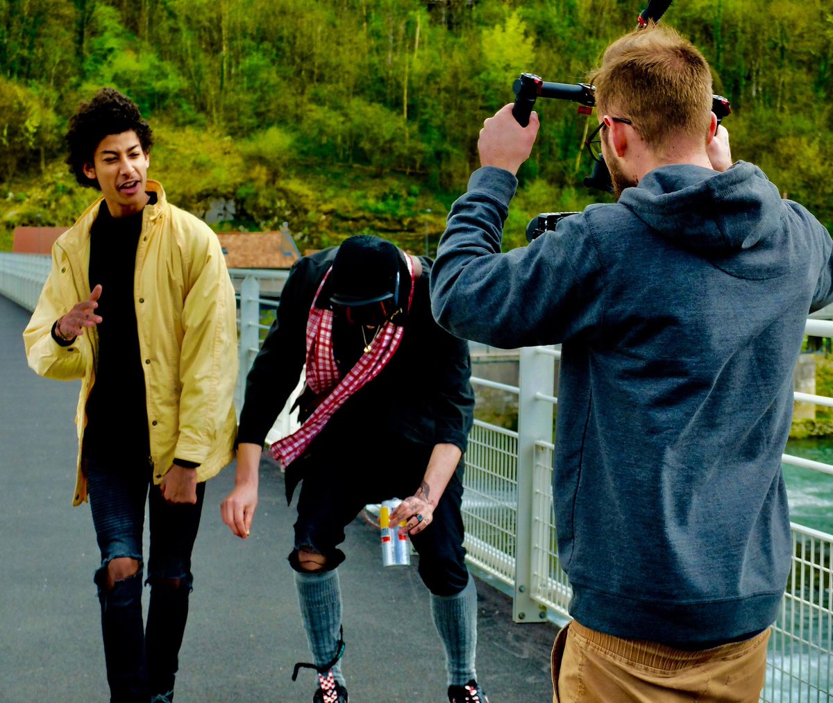 🚨Aujourd'hui 18h🚨
Il va falloir partager ça un max!!

➡️"Silbas X FrozFox- Ekatombe "🔈

Réalisation By Hastro Production