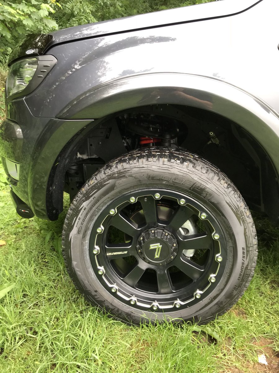 Race_Vans's tweet photo. #R260 #rvc #racevanconversions #wildtrak #fordrangertrucks #ranger #4x4 #20” https://t.co/7gH28y0W1U