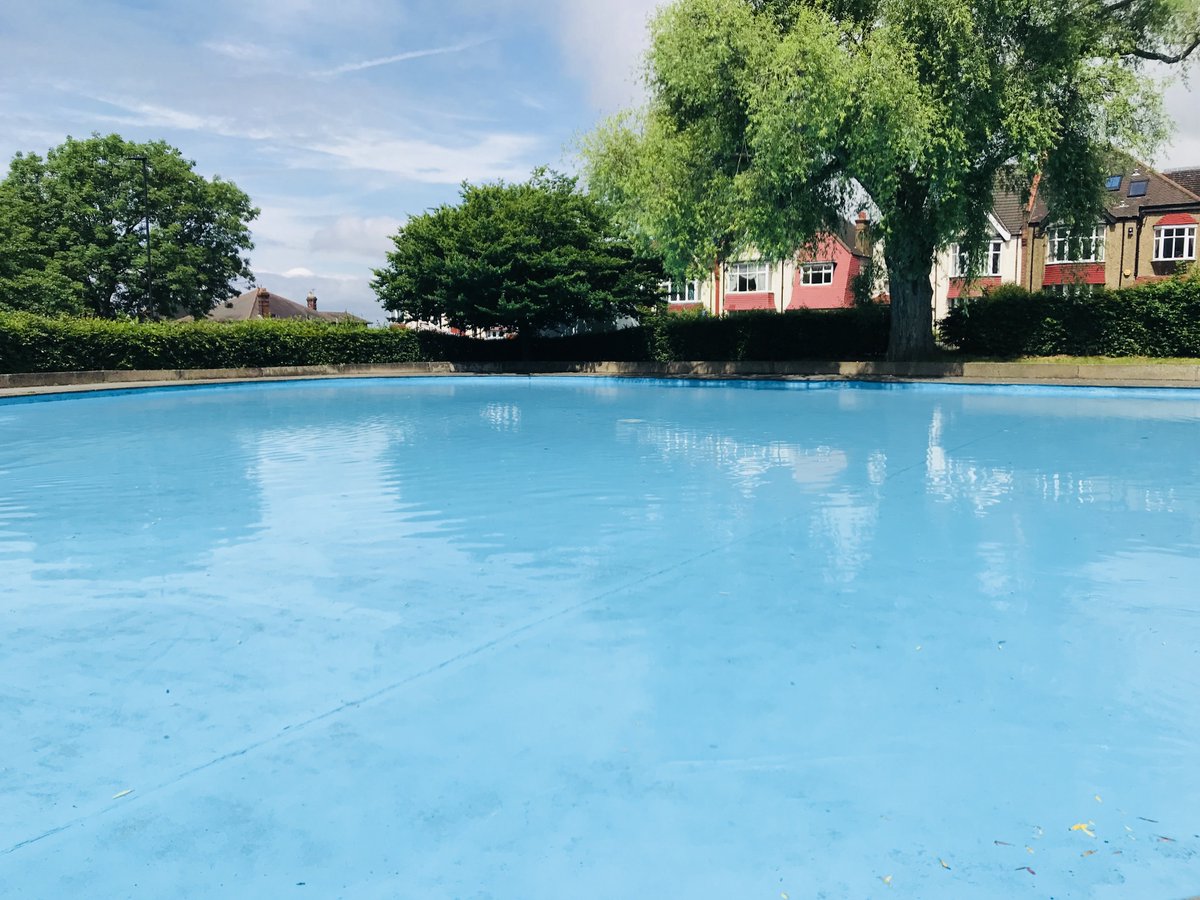 Chrissy_chat's tweet photo. A lovely morning for a paddle #streatham #streathampaddlingpool https://t.co/Fv2mZa9t22