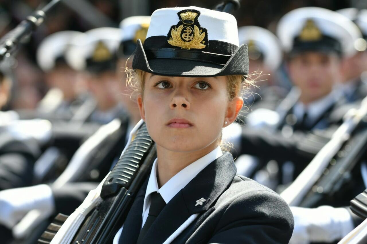 Marina Militare On Twitter Preceduta Dalla Bandiera D Istituto Sfila 