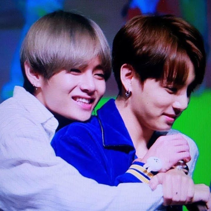 It’s a TAEKOOK thing.. no matter where they sit during fansign events.. they will always find a way to be together in the end!  #vkook  #kookv  #taekook  #taekookNowAndThen