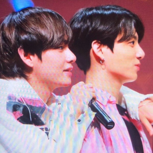 It’s a TAEKOOK thing.. no matter where they sit during fansign events.. they will always find a way to be together in the end!  #vkook  #kookv  #taekook  #taekookNowAndThen