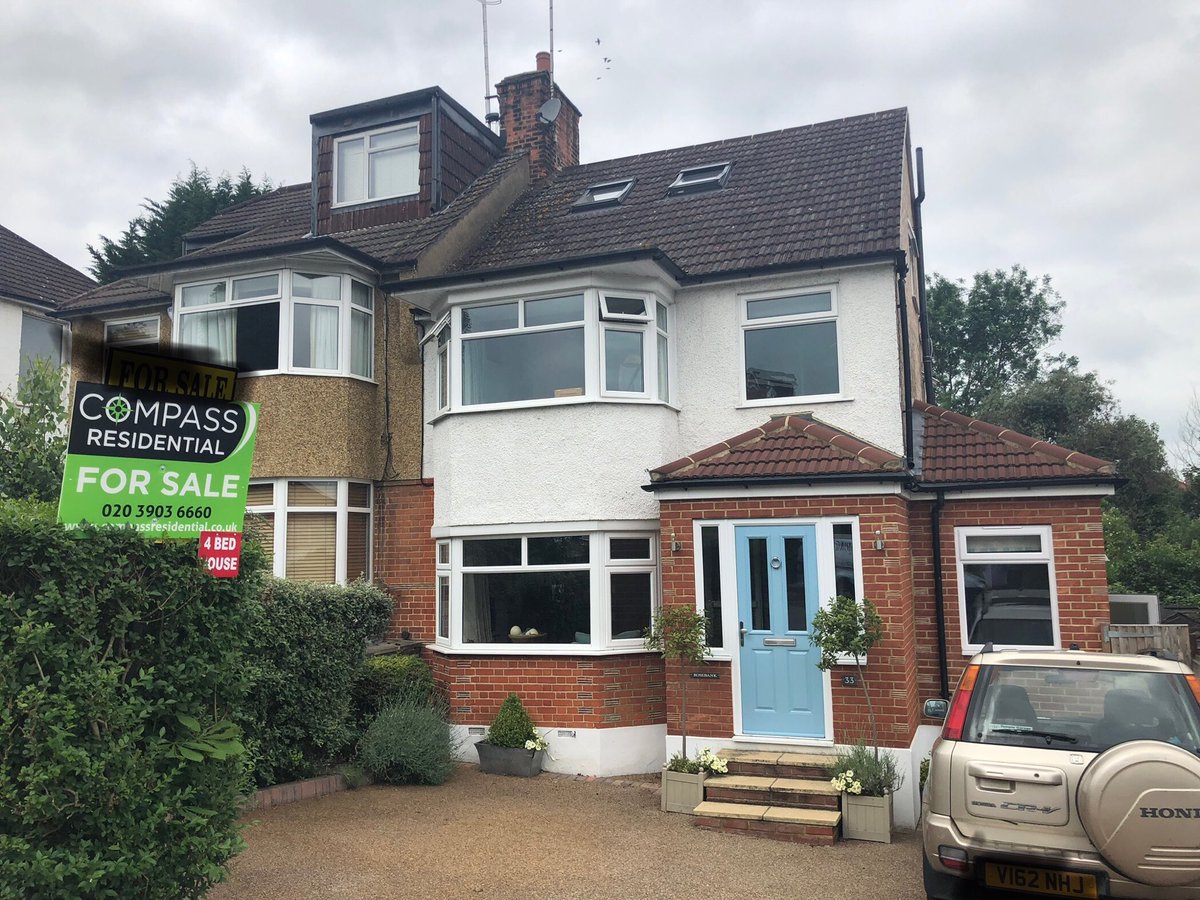 MNewtonAgent's tweet photo. Look at the fabulous view and the house is pretty awesome too! #forsaleboard #barnet #home #familyhome #barnethome @aroundthehouses #barnetliving https://t.co/NomS11eq64