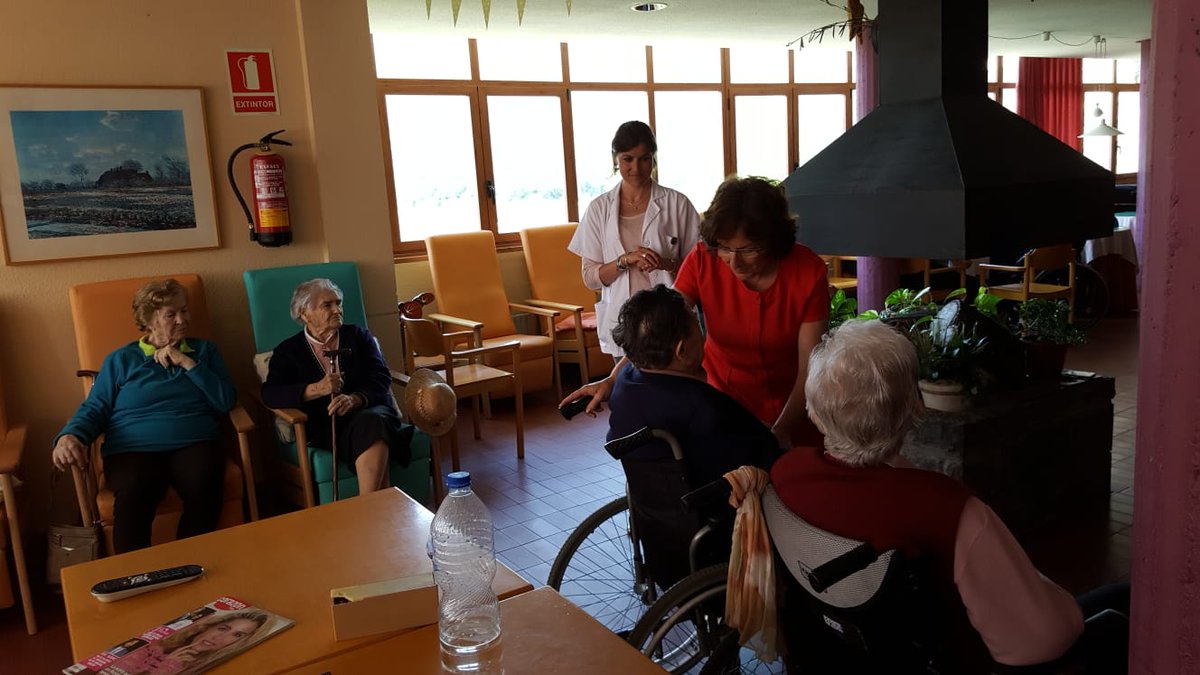 Consejera @marivibroto visita la Residencia Comarcal de Mayores La Solana  de #Sobrarbe en #Aínsa que tiene concertadas 16 plazas por el @IASSAragon  #CiudadaníaAragón