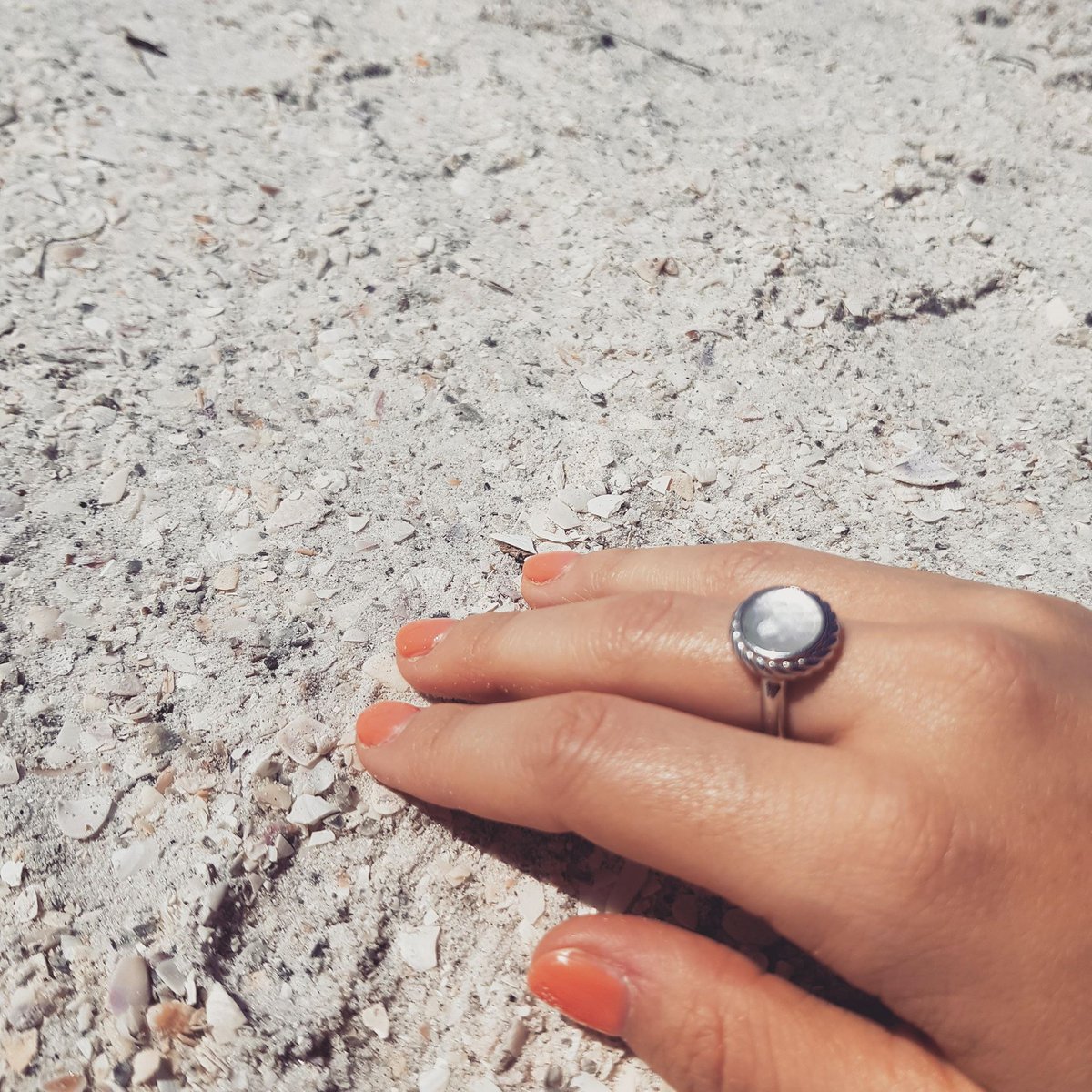 VHJewellers's tweet photo. Silver rings and sparkling sand. Love seeing our pieces being enjoyed by happy customers. :) #jewellerylovers #VictoriaHighfield https://t.co/JSaeucWd09