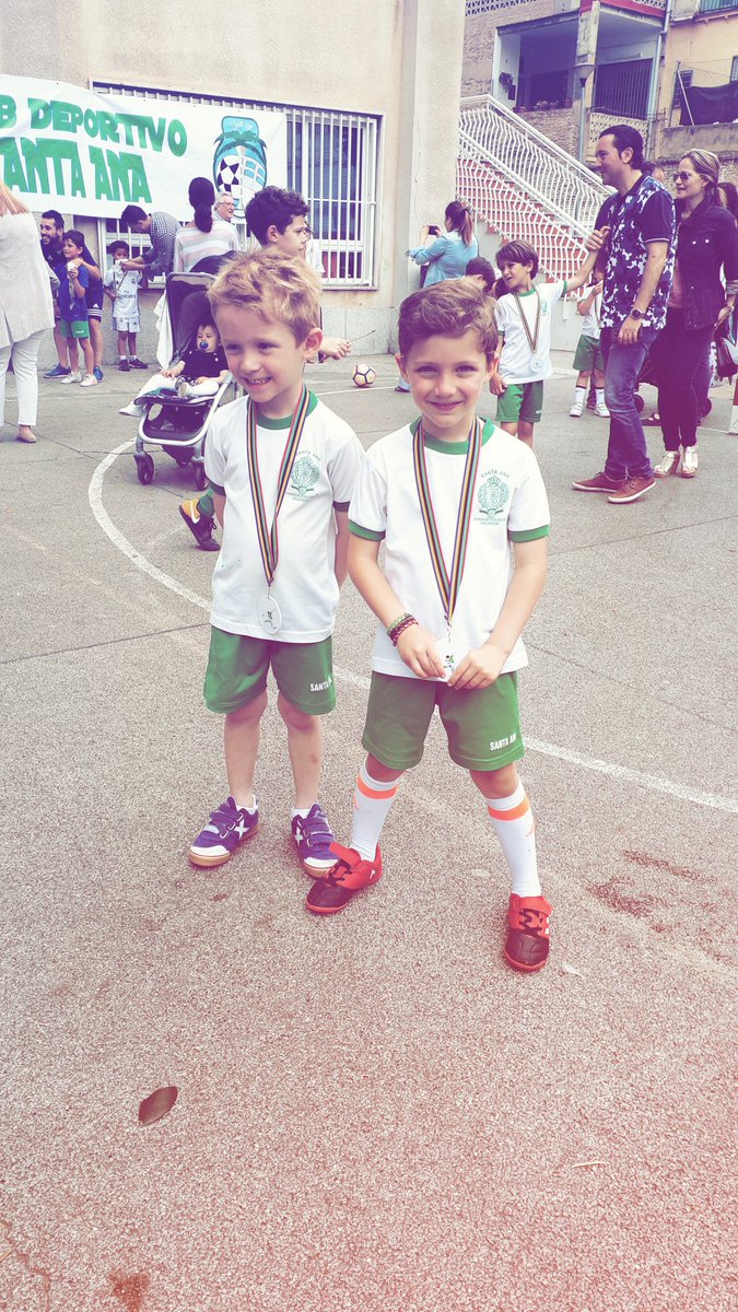 cdsantaana's tweet photo. Nuestros querubines super contentos de recibir su medalla .
💚🌴⚽️
#cdsa #soydesantaana #mareaverde #siempreverde #fiestadelparque https://t.co/ifx1ab6Kpt