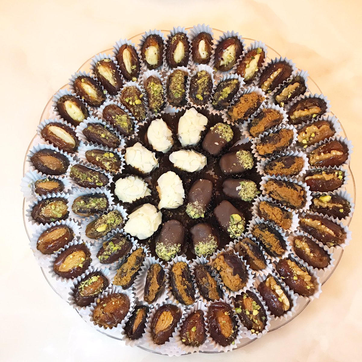 صحن متوسط بنكهات مختلفة ✨ الاكثر طلباً على مائدة رمضان 😍❤️

 #سحة 
#رمضان