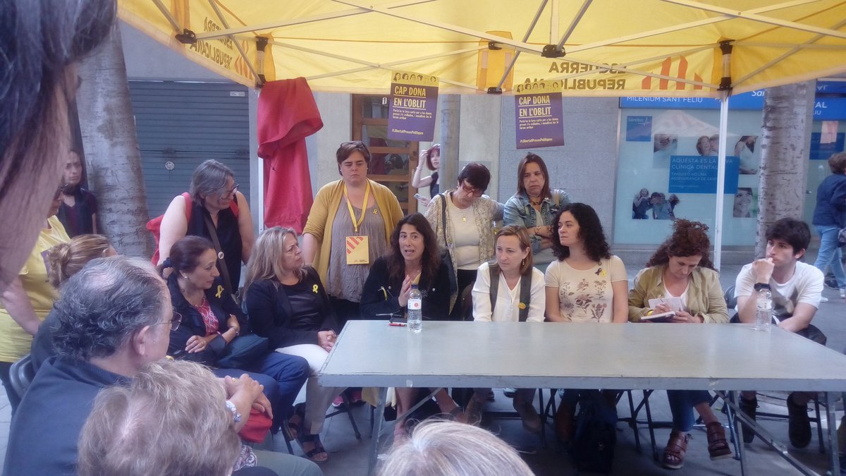 montsemolinero's tweet photo. Participació santjustenca a #DiadaRepublicana #DiadaBaix2018 parlant de #cooperatisme #habitatge @ERC_SantJust https://t.co/MlTcc1J58q