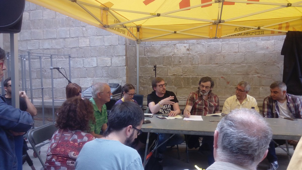 montsemolinero's tweet photo. Participació santjustenca a #DiadaRepublicana #DiadaBaix2018 parlant de #cooperatisme #habitatge @ERC_SantJust https://t.co/MlTcc1J58q