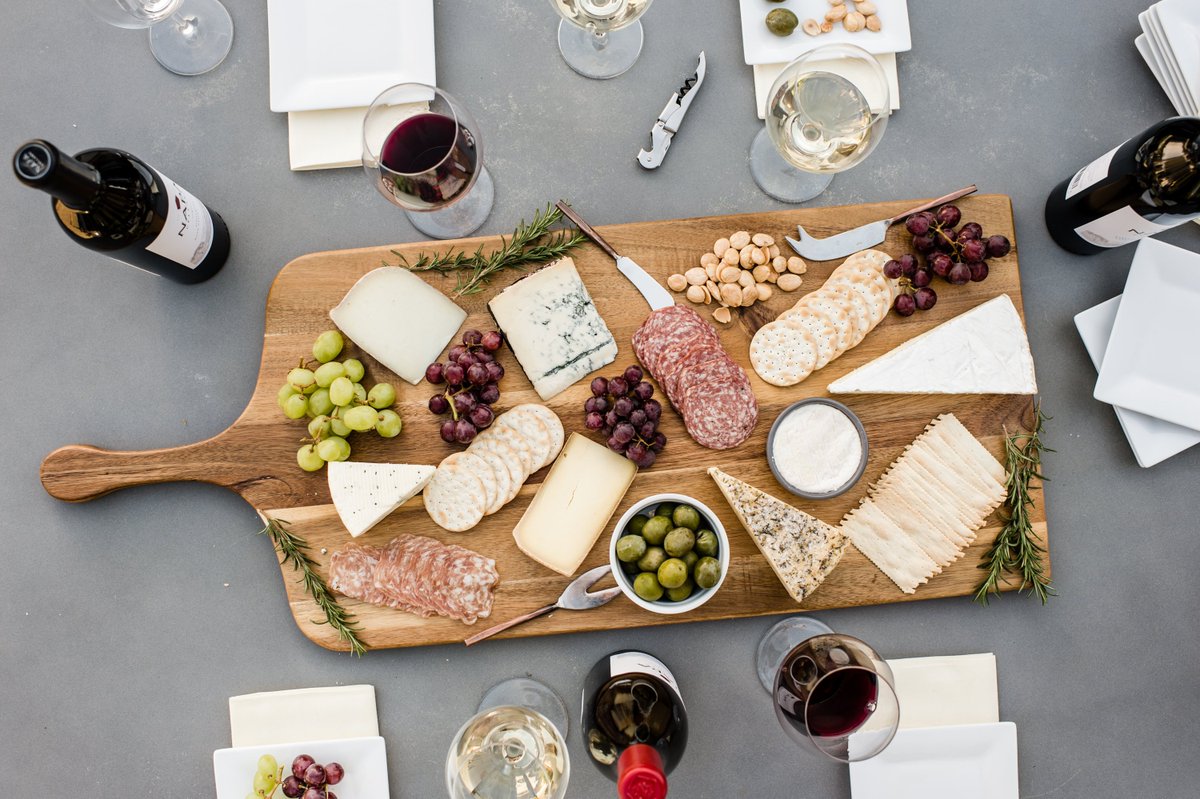 Last chance to place your bid on a picnic experience at our winery in Oakville. Auction closes tomorrow at noon! bit.ly/2J8APa4