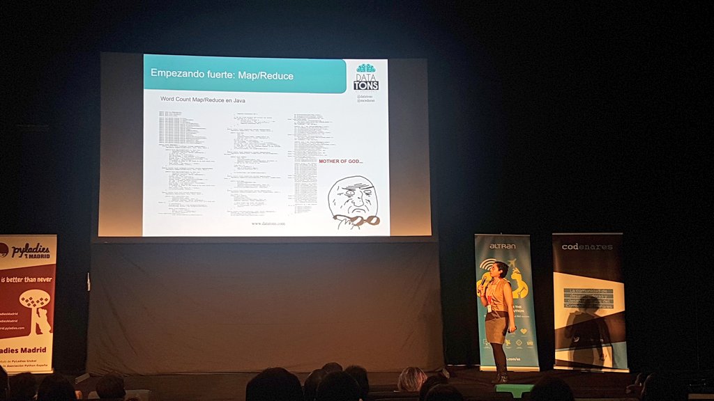 Aurora_Barrero's tweet photo. #CallofData2018 Ahora @mceduran arquitecta #BigData en @datatons hace un resumen de las herramientas más importantes y cómo combinarlas en el universo #BigData  #DataScience #Rpackages #Hadoop #Python  #ApacheSpark #CallofData https://t.co/4hsxa7vmp6