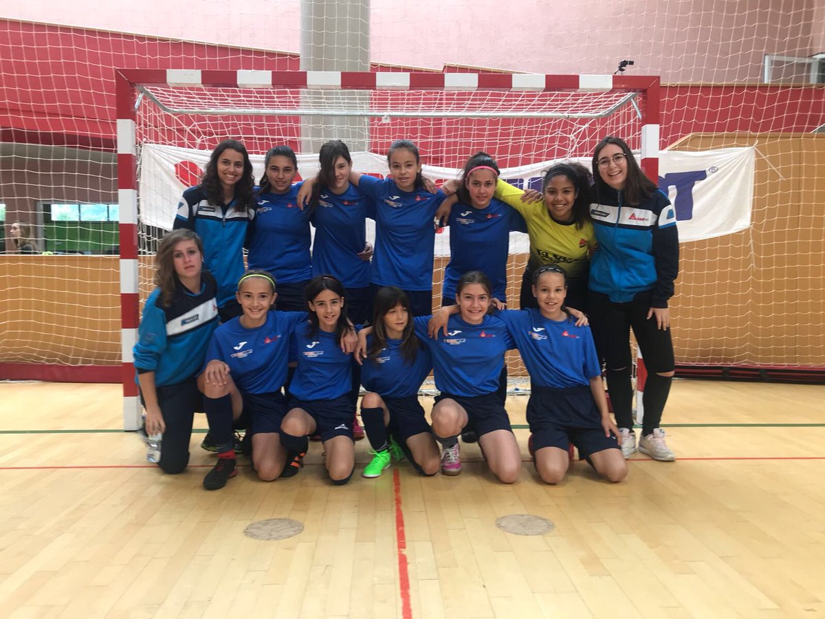 clarapunti8's tweet photo. Una barreja de jugadores de l’@OARVic #IAF i #ABF participan al #TorneigFutSalStJuliaVilatorta #SócdelOAR https://t.co/3hAXvg8pXT