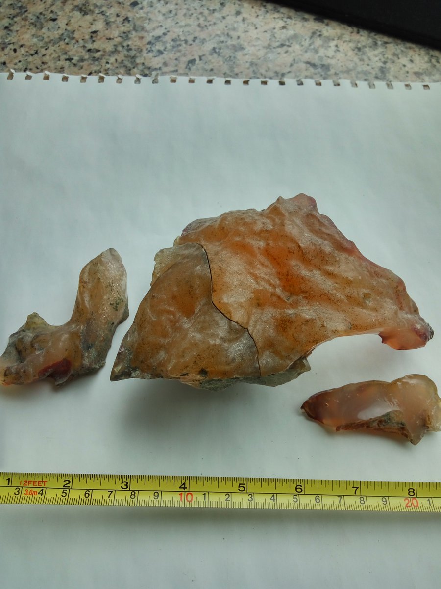 YueNikke's tweet photo. @GemHeads experts judged its a rare resin fossil or amber ,but physical data,chemical testing ssNMR, Infra-Red, Raman spectra,GC-MS analysis shows it unusual &amp; unexplained,searching somebody interested to go on exploring . https://t.co/Im4cvOTVoS