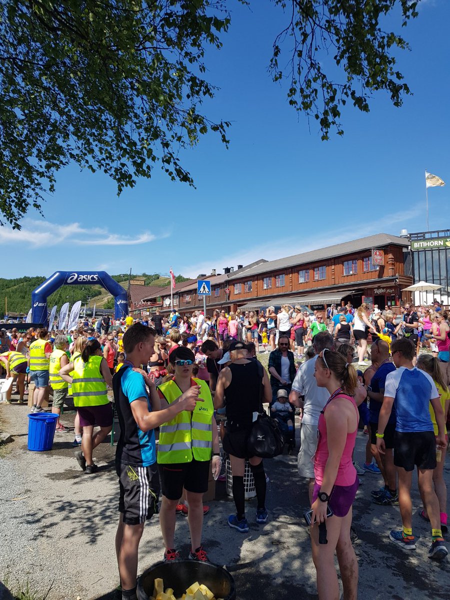 lakjerstad's tweet photo. Galskap i varmen😎 #Fjellmaraton #Paramedic https://t.co/uiyP88zdwg