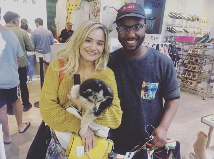 ChachiGNews's tweet photo. Chachi with a fan https://t.co/JbdON9zO1i