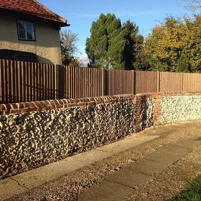 TaylorSvcs's tweet photo. The oldest flint walls were often put together as a by-product of farming. With the farmers removing the flints from their fields there would have been an abundance of the material. Today new flint work is looked at as an extravagance and decorative pane… https://t.co/lhEXtg0xl6 https://t.co/XRWnY4tV62
